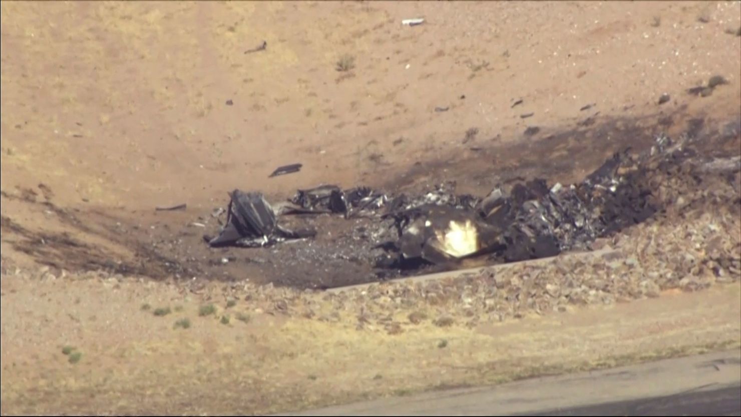 Arizona plane crash 2 dead after 2 small planes collide midair in