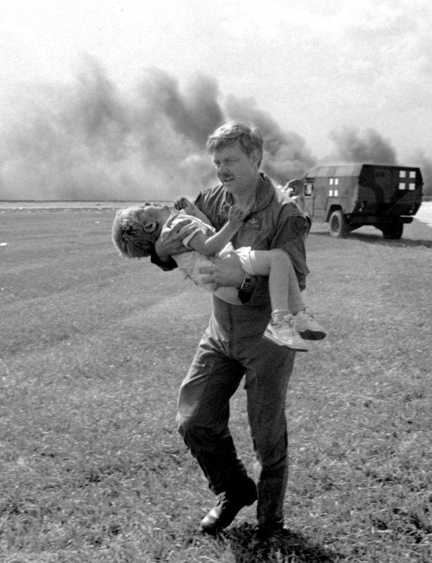 National Guardsman Dennis Nielsen carries 3-year-old Spencer Bailey away from the wreckage of United Airlines Flight 232 after the plane crashed in Sioux City, Iowa, on July 19, 1989.