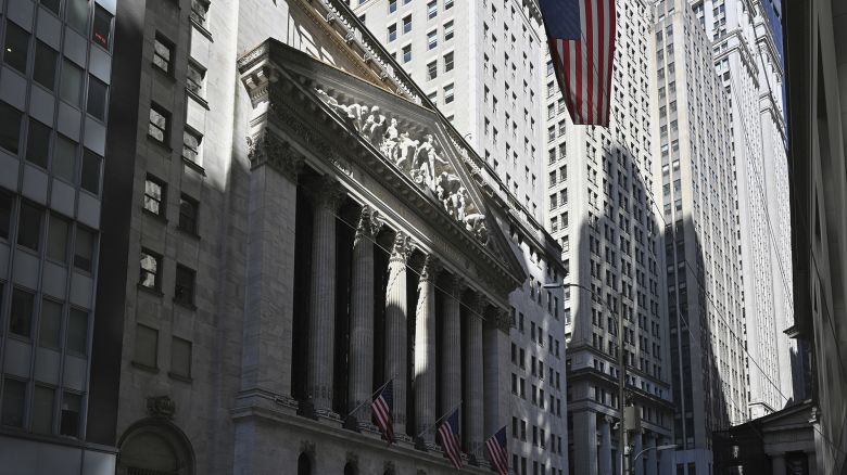 US stocks fell Thursday as President Donald Trump threatened new tariffs on the European Union.