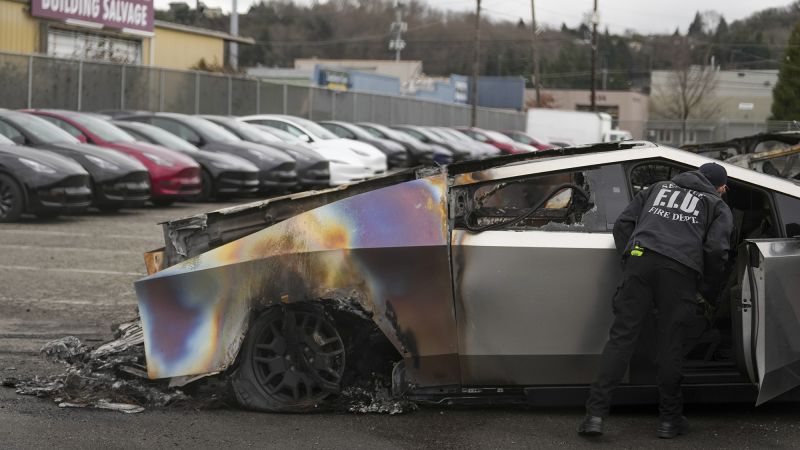 Tesla Insurance винаги е била скъпо. Дали вандализмът ще направи ли по-висок? 
