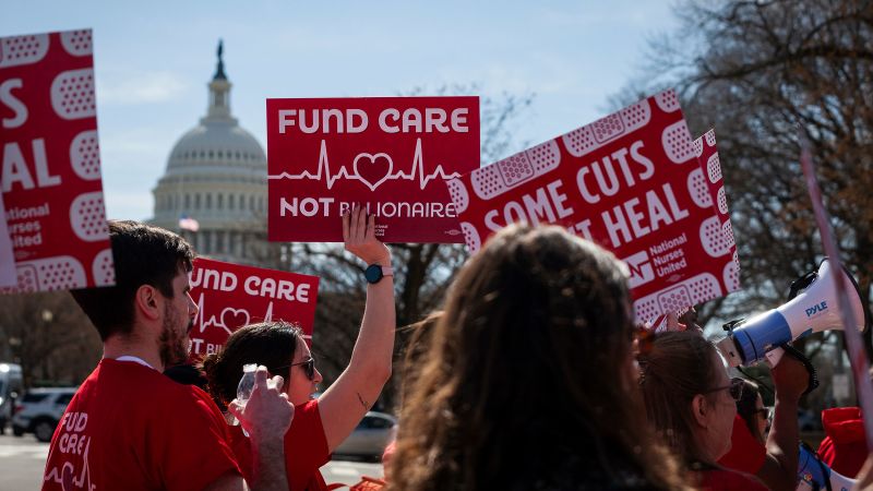 Републиканците тихо върнат назад Obamacare. Ето как 