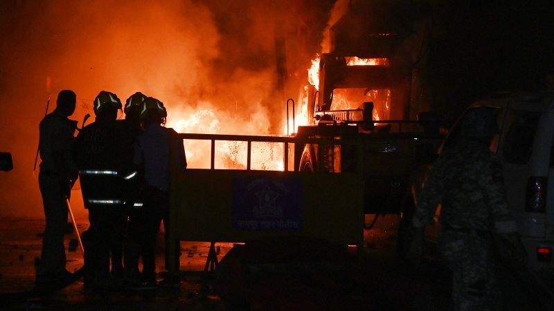 Nagpur, India: Clashes erupt as Hindu groups demand demolition of Mughal ruler Aurangzeb’s tomb Nagpur, India: Clashes erupt as Hindu groups demand demolition of Mughal ruler Aurangzeb’s tomb
