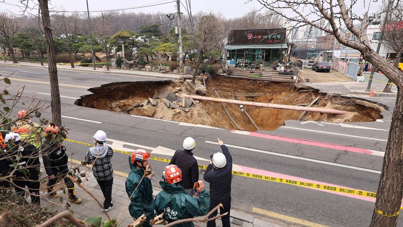 Motorcyclist who disappeared into Seoul sinkhole found dead after overnight search