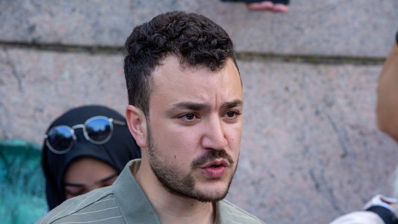 Вижте всички теми Връзка копирана Следвайте Махмуд Халил аспирант на