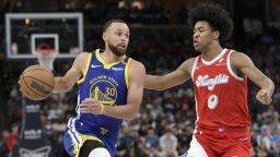 Golden State Warriors guard Stephen Curry (30) drives against Memphis Grizzlies forward Jaylen Wells (0) in the first half of an NBA basketball game, Tuesday, April 1, 2025, in Memphis, Tenn. (AP Photo/Brandon Dill)