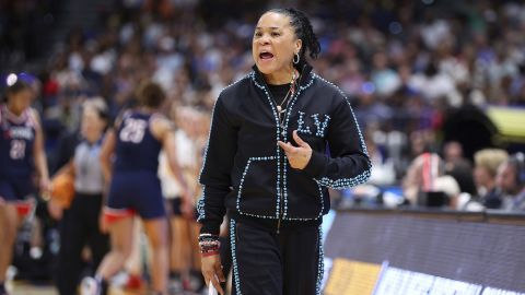 TAMPA, FL - APRIL 06: South Carolina Gamecocks head coach Dawn Staley reacts during the 2025 NCAA Div I Women's Championship game between UConn Huskies and South Carolina Gamecocks on April 6, 2025, at Amalie Arena in Tampa, FL. (Photo by M. Anthony Nesmith/Icon Sportswire) (Icon Sportswire via AP Images)