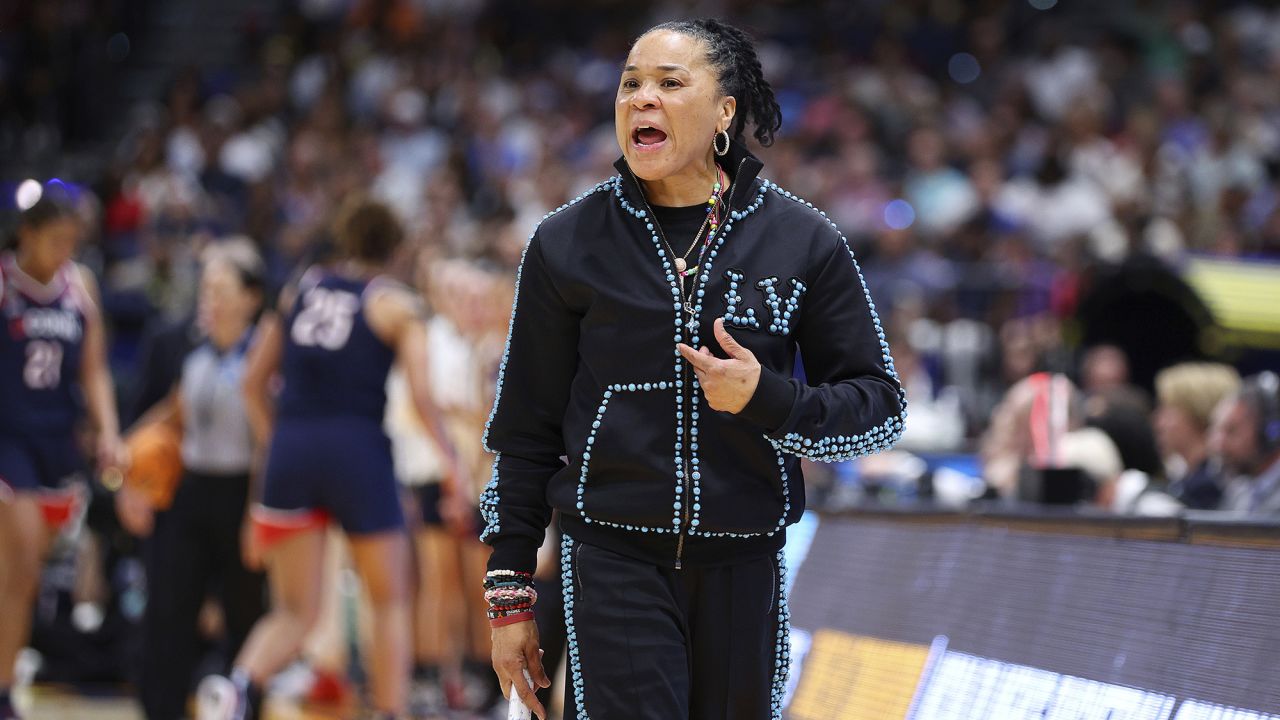 TAMPA, FL - APRIL 06: South Carolina Gamecocks head coach Dawn Staley reacts during the 2025 NCAA Div I Women's Championship game between UConn Huskies and South Carolina Gamecocks on April 6, 2025, at Amalie Arena in Tampa, FL. (Photo by M. Anthony Nesmith/Icon Sportswire) (Icon Sportswire via AP Images)