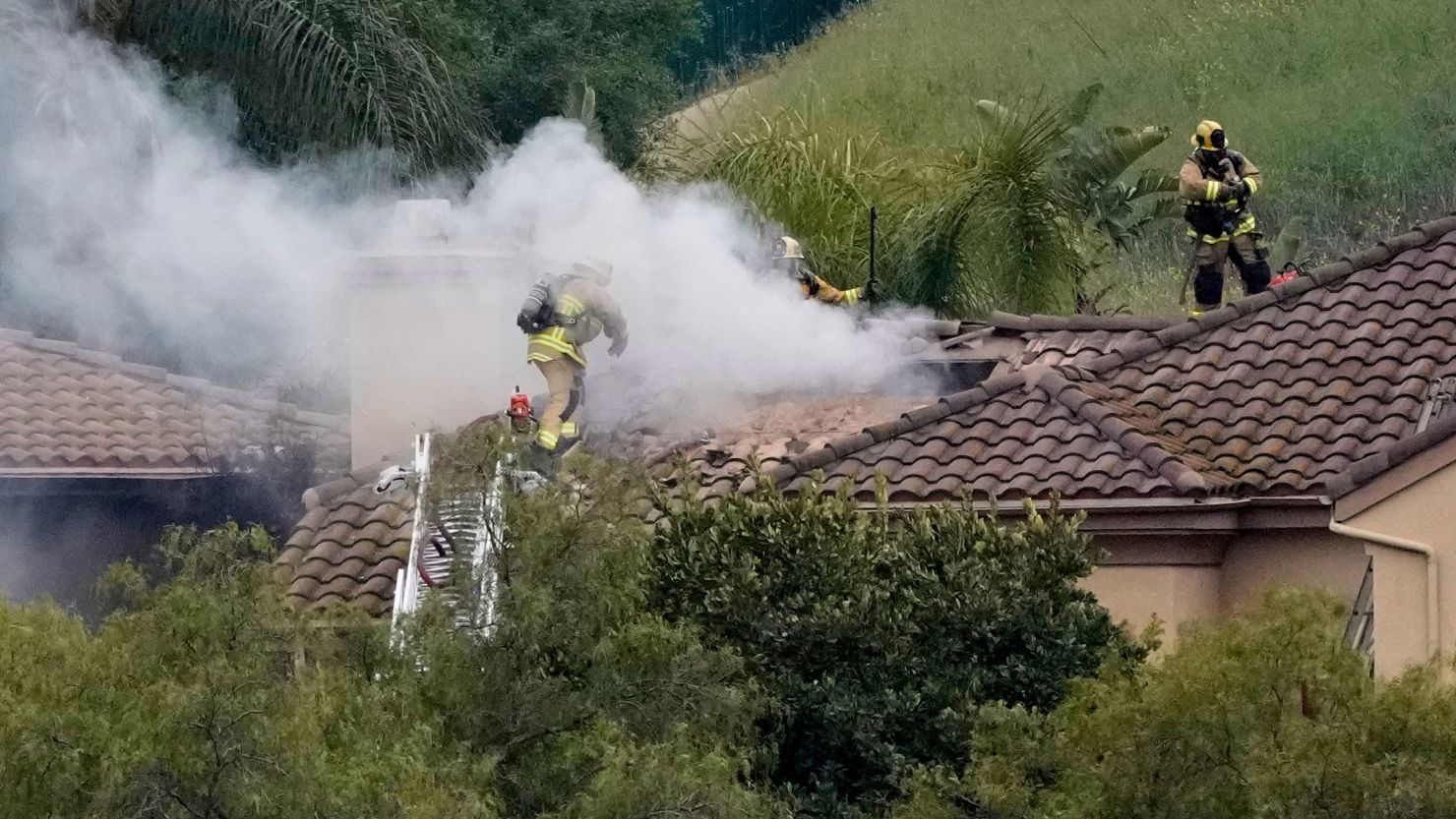 Residents in two homes were safely evacuated after a small plane crashed in Simi Valley, California, on Saturday.
