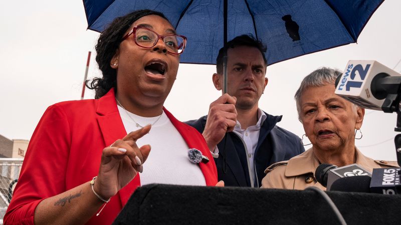 Democrats involved in tense encounter at ICE facility say Trump administration is trying to intimidate them