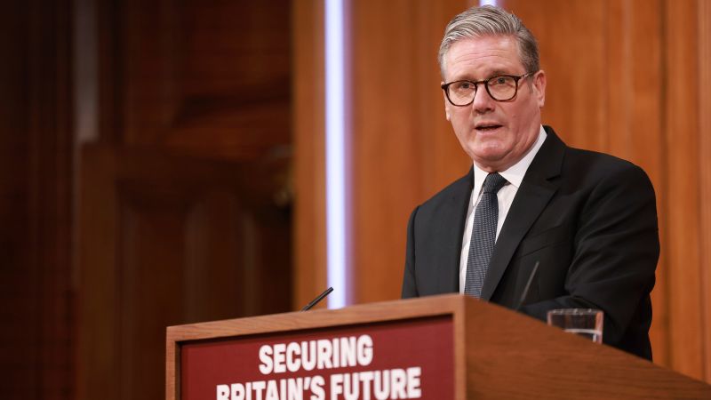 UK migration: Starmer toughens rules as Reform surge UK migration: Starmer toughens rules as Reform surge