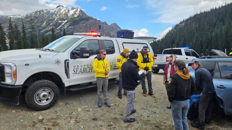 3 climbers fell 400 feet to their death. 1 climber survived and drove to a pay phone