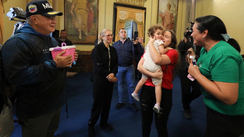 Deported mom says toddler’s return to Venezuela after separation by US authorities was a ‘miracle’