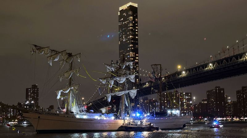 19 injured after Mexican Navy training ship strikes Brooklyn Bridge, officials say | CNN