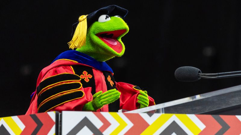 Kermit the Frog tells University of Maryland graduates to ‘leap together’ during commencement address | CNN