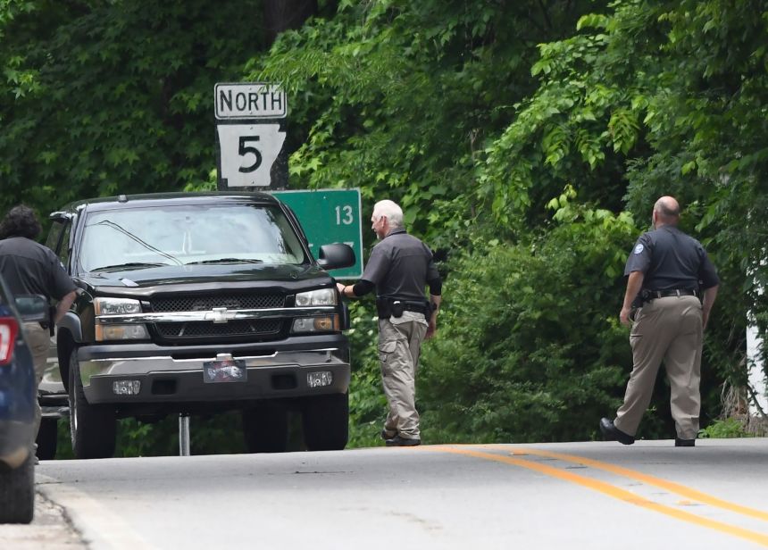 Police set up checkpoints looking for escaped prisoner Grant Hardin, Thursday, May 29, 2025, near downtown Calico Rock, Arkansas.