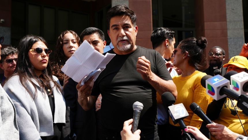 Labor leader David Huerta emphasized non-violence and unity as he spoke to supporters upon his release Monday.