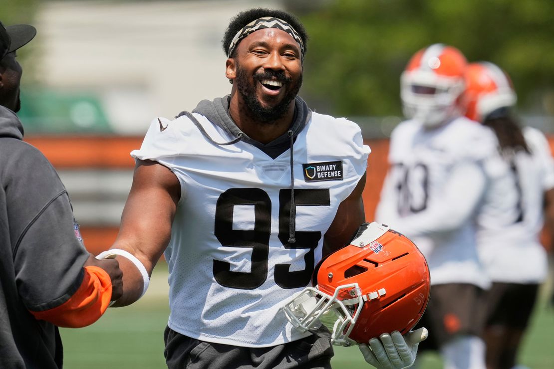 Garrett has a 102.5 career sack.