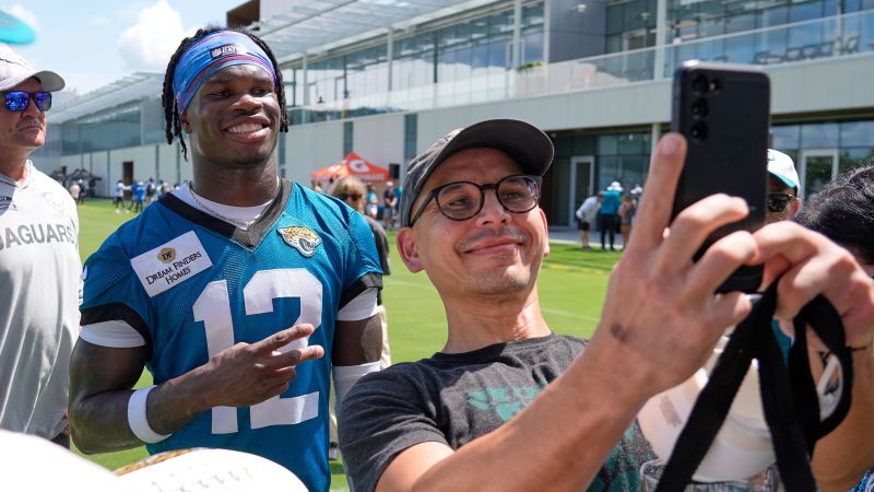 „Внасям сока всеки ден“: Носителят на Heisman Trophy Травис Хънтър има взрив по време на първия NFL Minicamp 