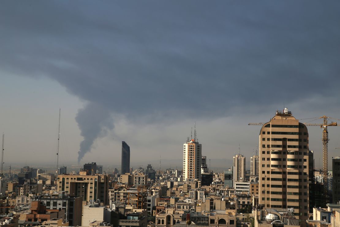 Trump cautious of accelerating US involvement as Israel-Iran battle escalates | The Gentleman Report Politics