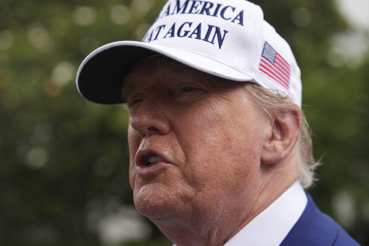 Başkan Donald Trump, Çarşamba günü Beyaz Saray'ın Güney Çimleri'nde konuşuyor.