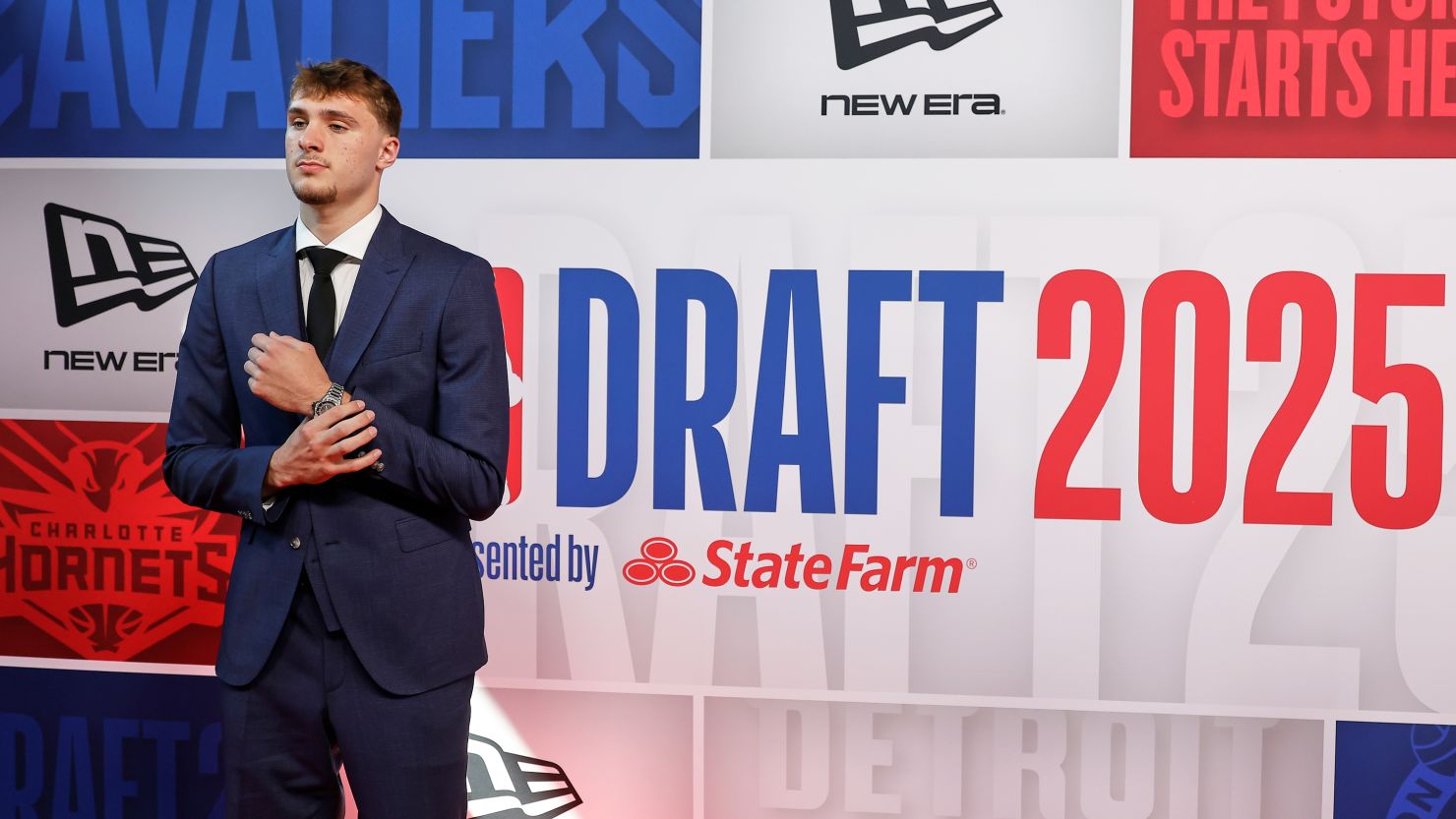 Cooper Flagg arrives for the first round of the NBA basketball draft Wednesday in New York.