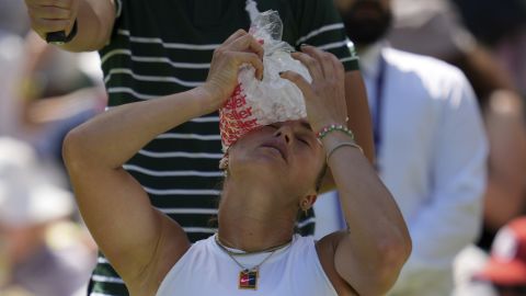 Aryna Sabalenka cools down during her first-round match against Carson Branstine.