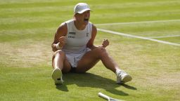 Iga Swiatek of Poland celebrates winning the women's singles final match against Amanda Anisimova of the U.S. at the Wimbledon Tennis Championships in London, Saturday, July 12, 2025.(AP Photo/Kirsty Wigglesworth)