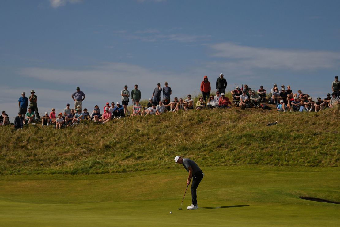 Haotong Li of China putts on the 7th.