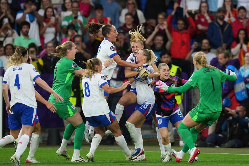 Chloe Kelly scored the decisive penalty following a 1-1 draw after extra time.