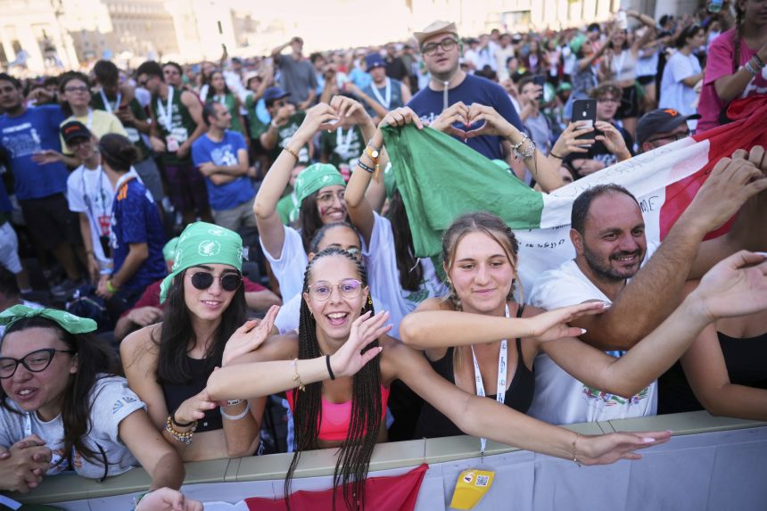 In the year of the Church Jubilee on July 31st, a large group of young people from St. Peter Square in the Vatican descend for a youth event.