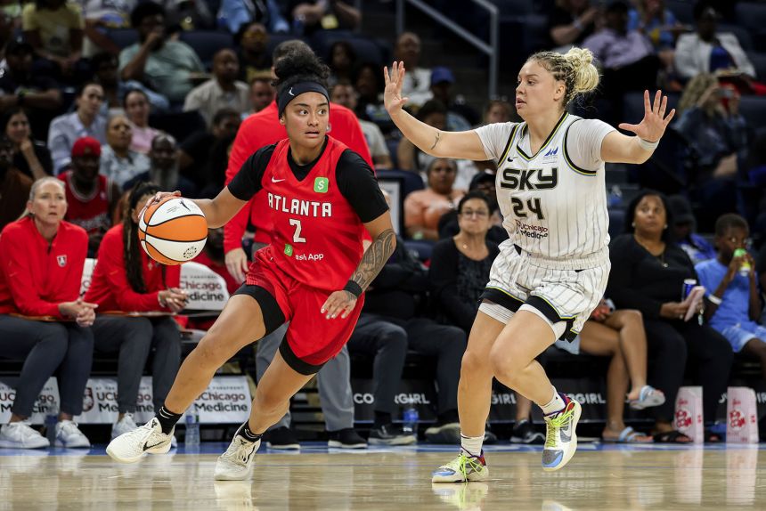 Atlanta's Te-Hina Paopao drives to the basket during the Dream's game against the Chicago Sky on Thursday.