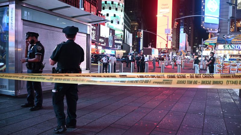 People panic and flee after 3 people injured in Times Square shooting | CNN