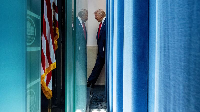 Вижте всички теми Връзка копирана Следвайте Преди седемнадесет дни президентът