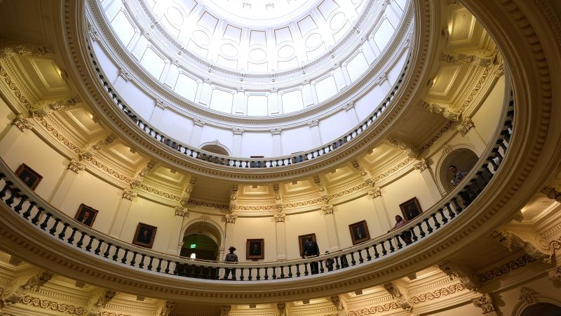 Some Texas Democrats rip up agreements to leave House floor under police escort and will spend night in chamber in protest | CNN Politics