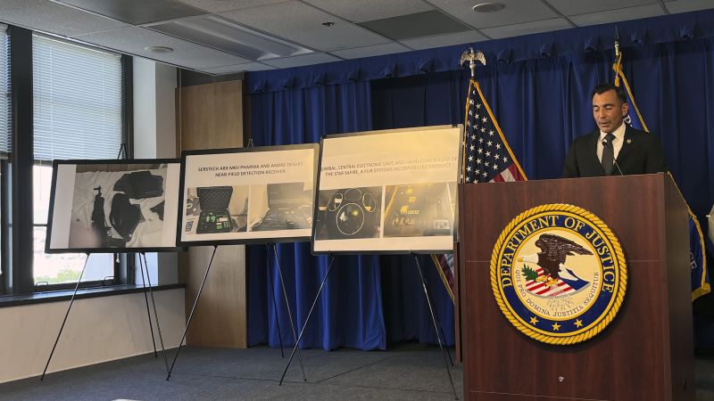 Вижте всички теми Връзка копирана Следвайте Мъж от Калифорния е