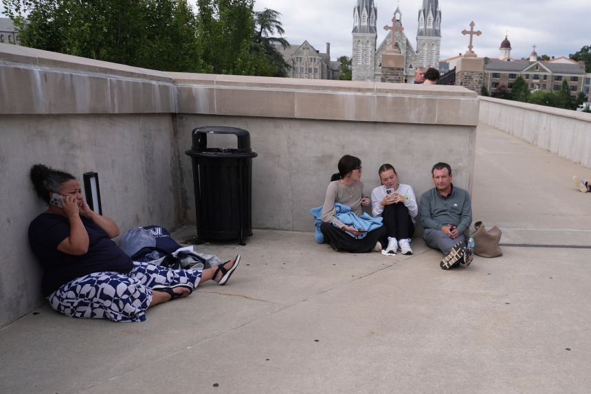 Los estudiantes serán evacuados detrás de las paredes del campus de la Universidad de Villanova, donde se informó un tirador activo.