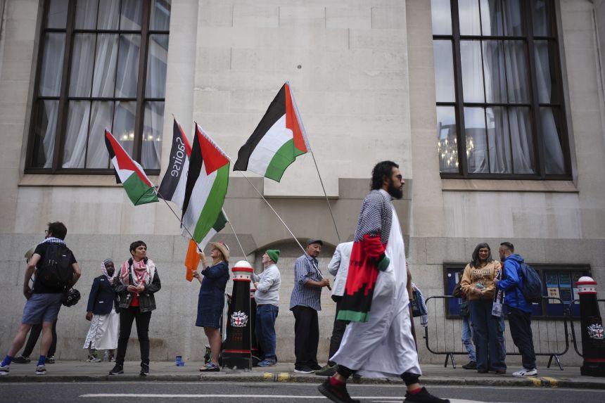 Protesters gather outside the Old Bailey, London, on August 22, where six people appeared over charges relating to a Palestine Action protest at Israeli-linked firm Elbit Systems.