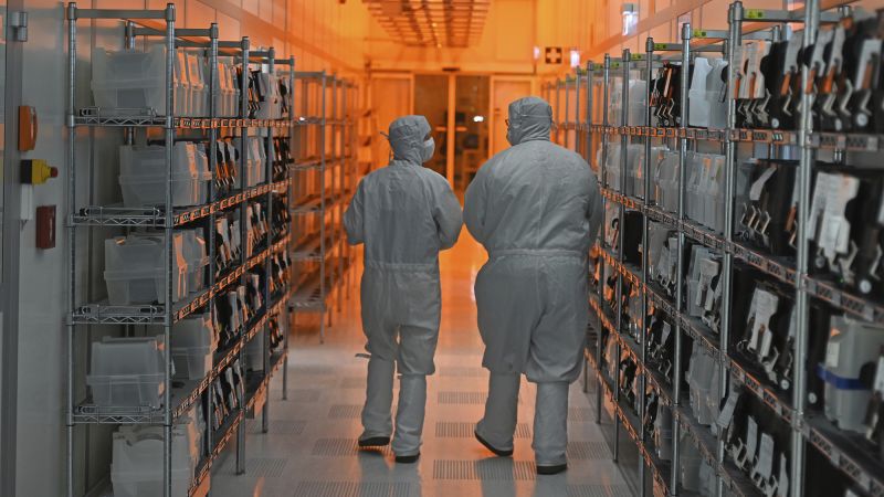 Вижте всички теми Връзката е копирана Следвайте Малко купувачи на