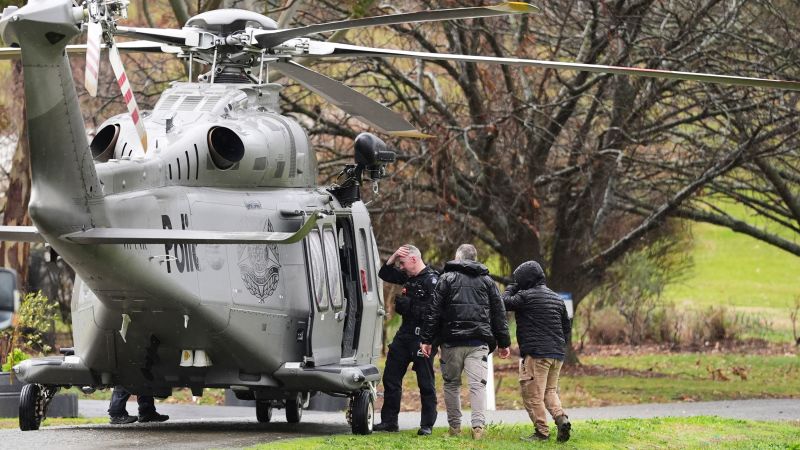 Вижте всички теми Връзка копирана Следвайте Австралийската полиция в сряда