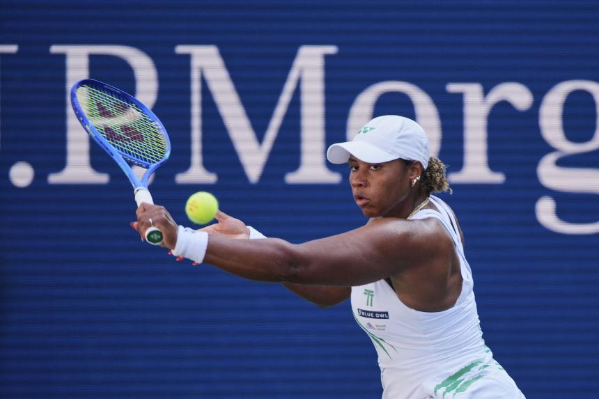 Taylor Townsend, người Hoa Kỳ, trả đòn trước Barbora Krejcikova, người Cộng hòa Séc, trong vòng 4 của giải vô địch quần vợt Mỹ mở rộng tại Thành phố New York vào ngày 31 tháng 8 năm 2025.