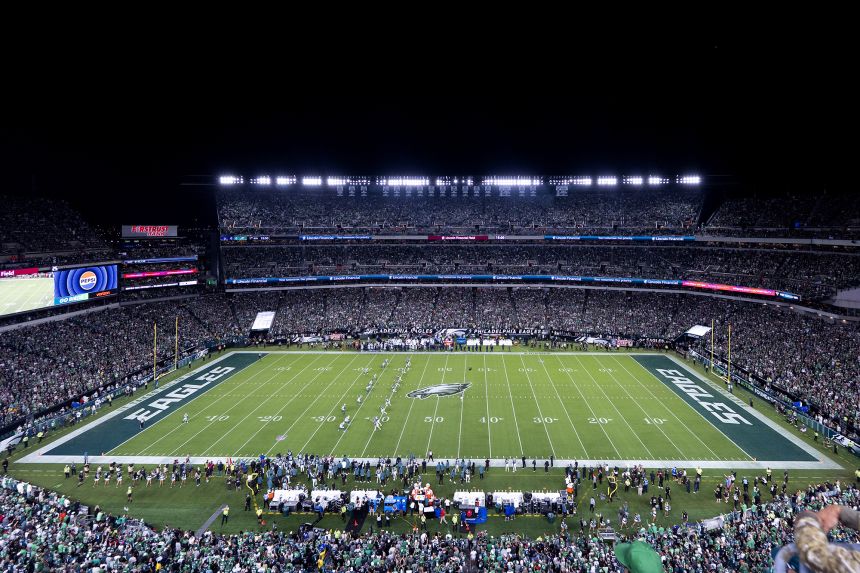 Opening kickoff between the Dallas Cowboys and the Philadelphia Eagles on September 4, 2025. (AP Photo/Chris Szagola)