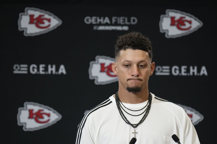 Mahomes and the Chiefs are still searching for their first win of the 2025 season.