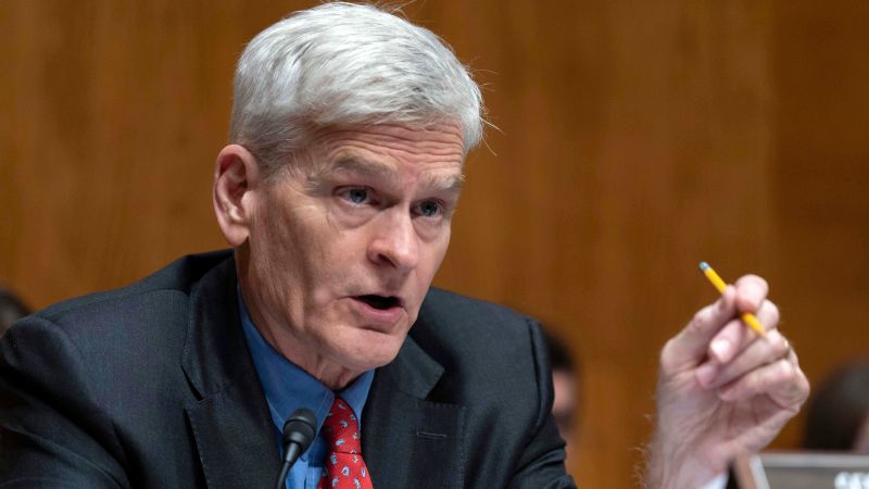 Senator Challenges Trump's Tylenol-Autism Claim, Demands HHS Evidence