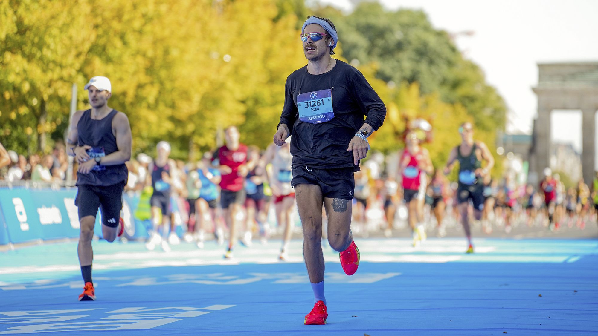 Harry Styles, center, competes in the Berlin Marathon in Berlin, Germany, Sept. 21, 2025 (Sportfotograf via AP)