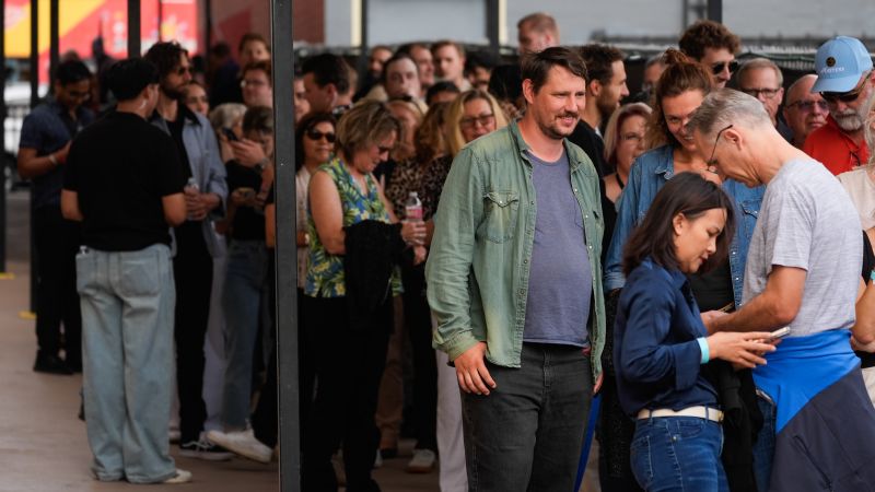 Jimmy Kimmel received massive standing ovation during return taping, attendees say