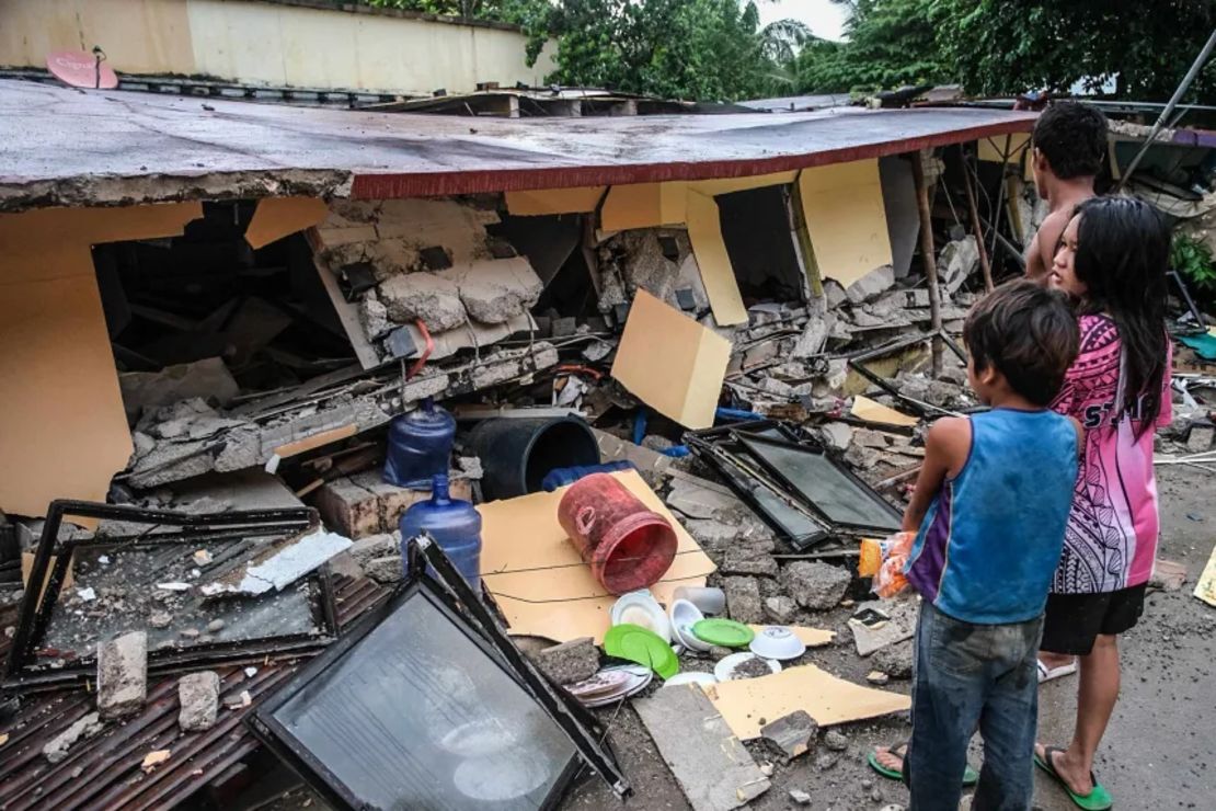 Un edificio derrumbado en la ciudad de Bogo, Cebú, Filipinas, el miércoles 1 de octubre de 2025. AP
