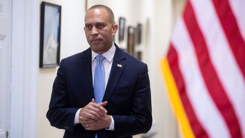Video: Jeffries amid shutdown: White House ‘has gone radio silent’ since last week