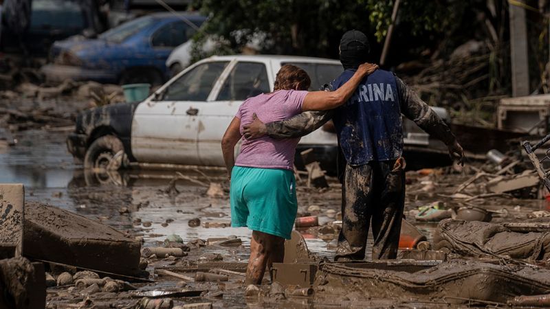 Deadly landslides and flooding cut off 300 communities in Mexico Deadly landslides and flooding cut off 300 communities in Mexico