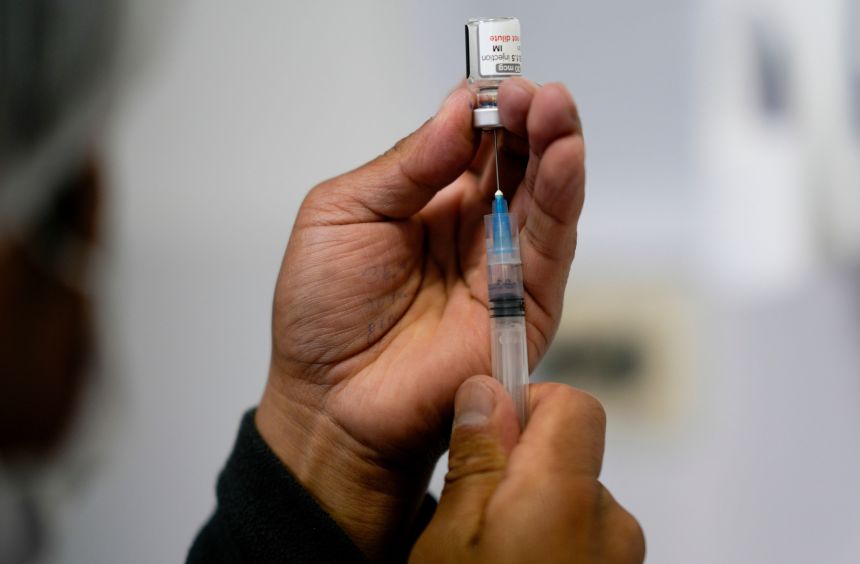 The mRNA in some Covid-19 vaccines appears to help the immune system respond better to cutting-edge cancer treatment, researchers say.
