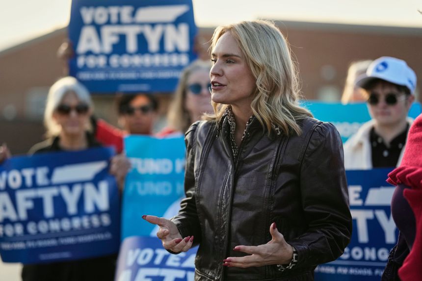 Aftyn Behn, 13 Kasım'da Nashville'deki bir kampanya etkinliğinde konuşuyor